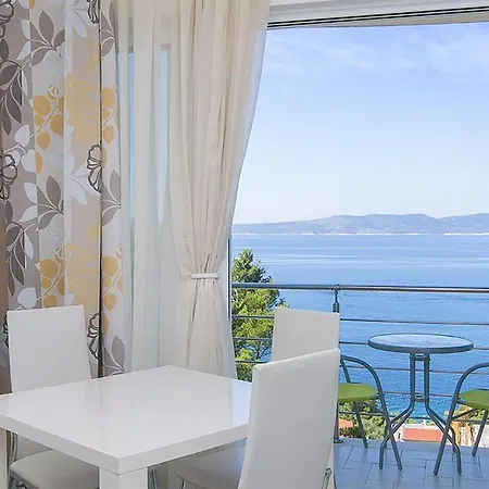 2 Bedroom Awesome In Брела