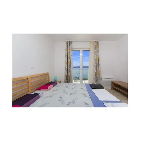 2 Bedroom Awesome In Брела