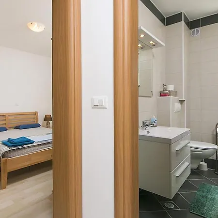 2 Bedroom Awesome In Апартаменти *