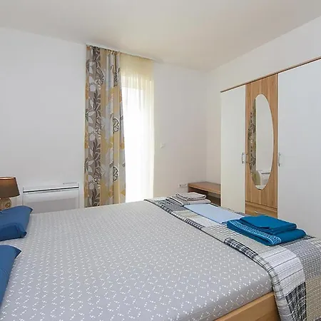 Апартаменти 2 Bedroom Awesome In *